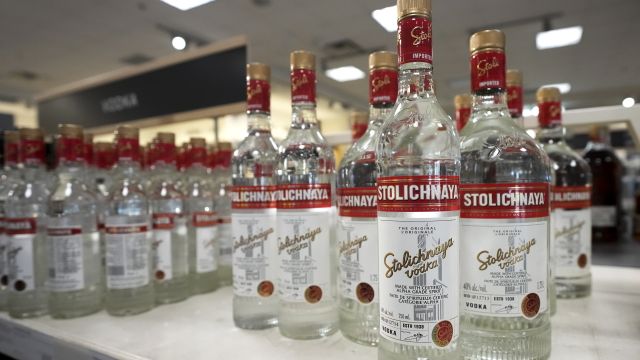 Bary v USA trestají Rusko - místo ruské vodky nabízejí ukrajinskou